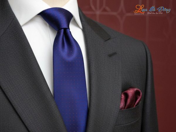 Cà vạt lụa tơ tằm màu tím chấm bi đỏ