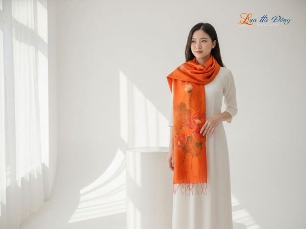 Khăn lụa tơ tằm 100% silk họa tiết hoa sen vẽ tay