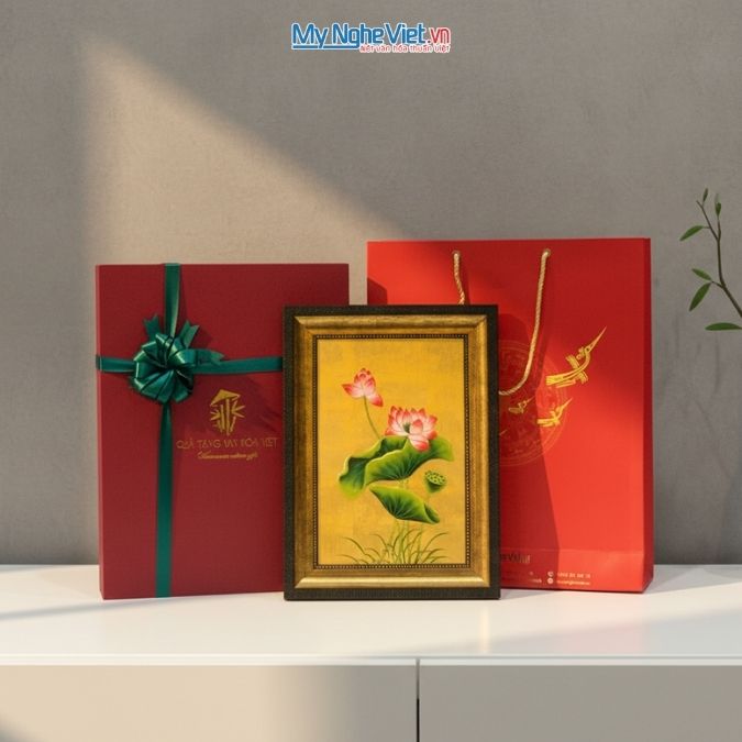 Tranh sơn mài dát lá vàng