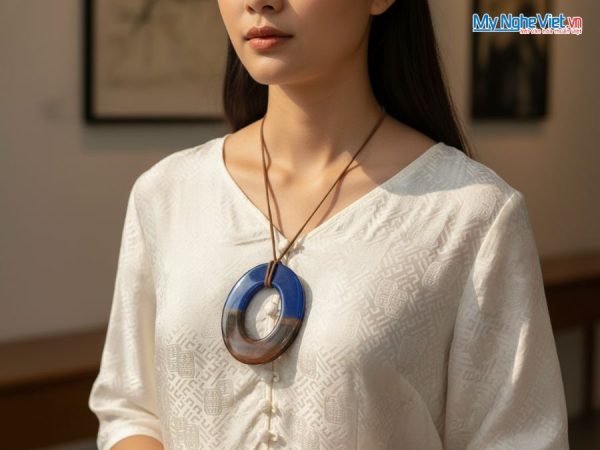 Bộ quà tặng băng đô lụa và mặt dây sừng