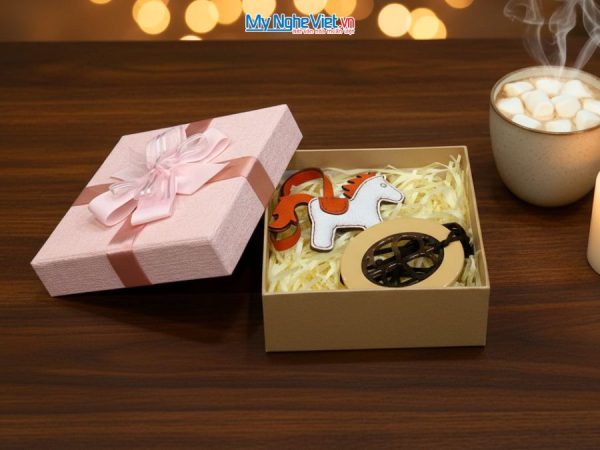 Bộ quà tặng mặt dây sừng và móc khóa ngựa bằng da