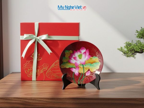 Tranh đĩa sơn mài vẽ tay hoa sen