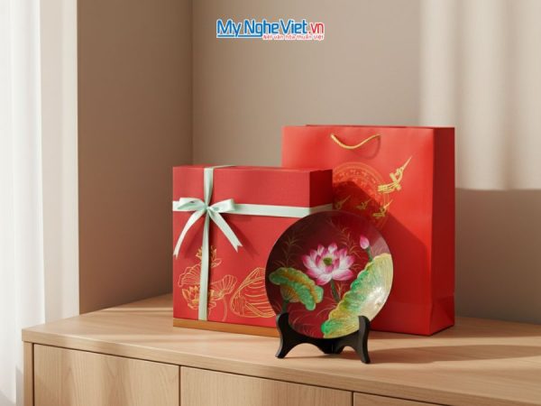 Tranh đĩa sơn mài vẽ tay hoa sen