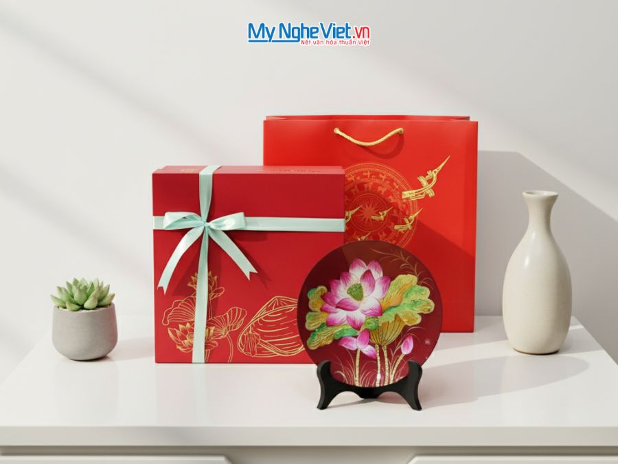 Tranh đĩa sơn mài vẽ tay hoa sen