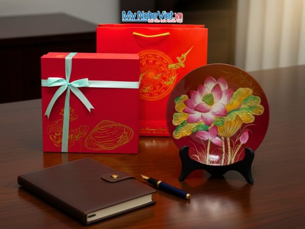 Tranh đĩa sơn mài vẽ tay hoa sen