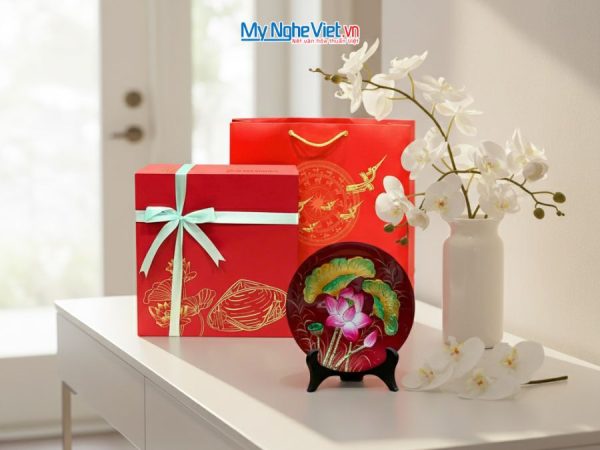 Tranh đĩa sơn mài vẽ tay hoa sen