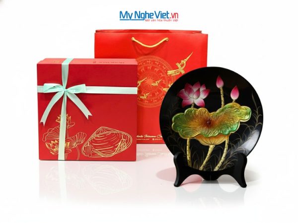 Tranh đĩa sơn mài vẽ tay hoa sen