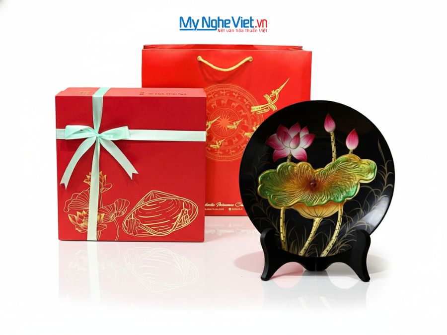 Tranh đĩa sơn mài vẽ tay hoa sen