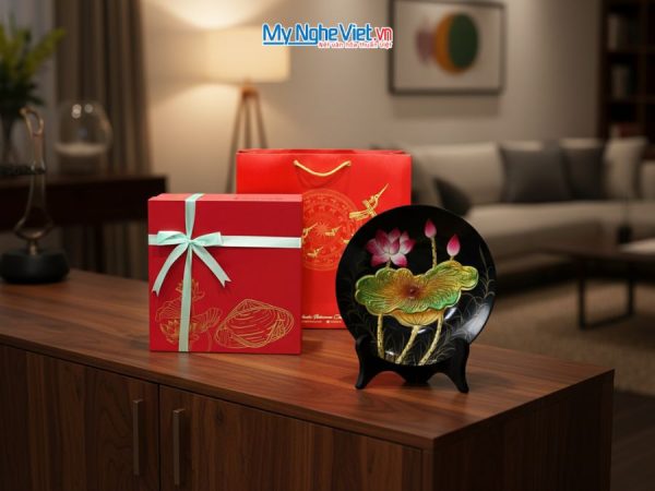 Tranh đĩa sơn mài vẽ tay hoa sen