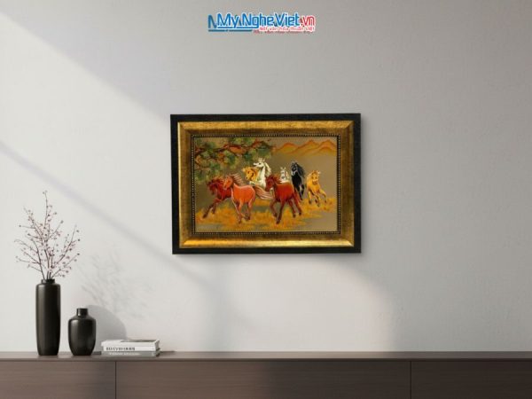Tranh sơn mài mã đáo thành công đắp nổi nền vàng