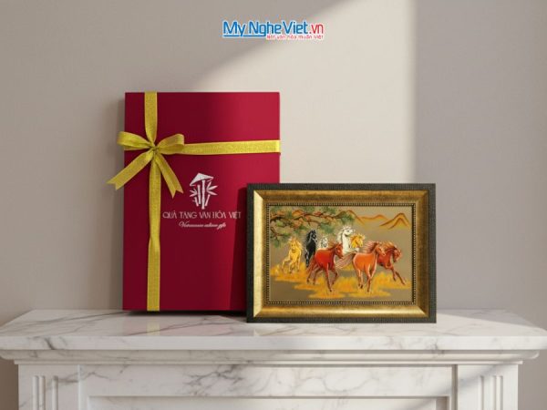 Tranh sơn mài mã đáo thành công đắp nổi nền vàng