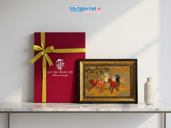 Tranh sơn mài mã đáo thành công đắp nổi nền vàng