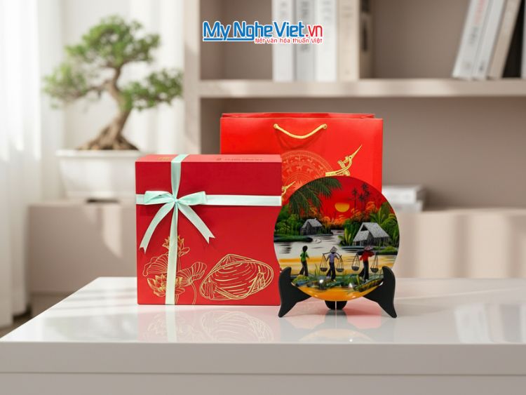 Tranh Đĩa Sơn Mài Đồng Quê Màu Đỏ