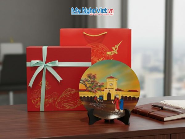Tranh đĩa sơn mài vẽ Chợ Bến Thành
