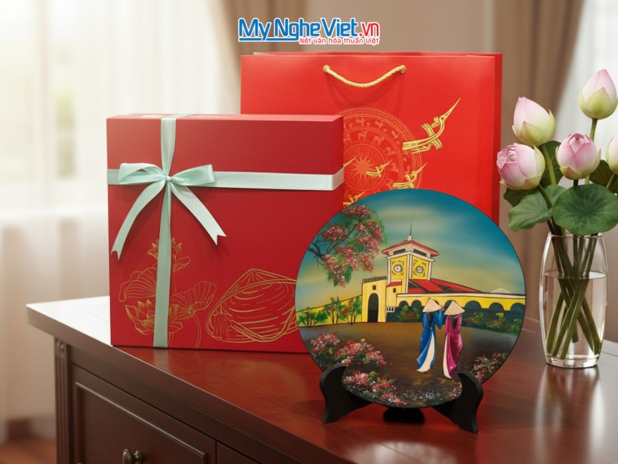 Tranh đĩa sơn mài vẽ Chợ Bến Thành