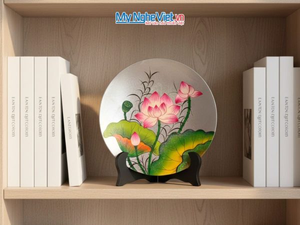 Tranh đĩa sơn mài hoa sen dát lá bạc