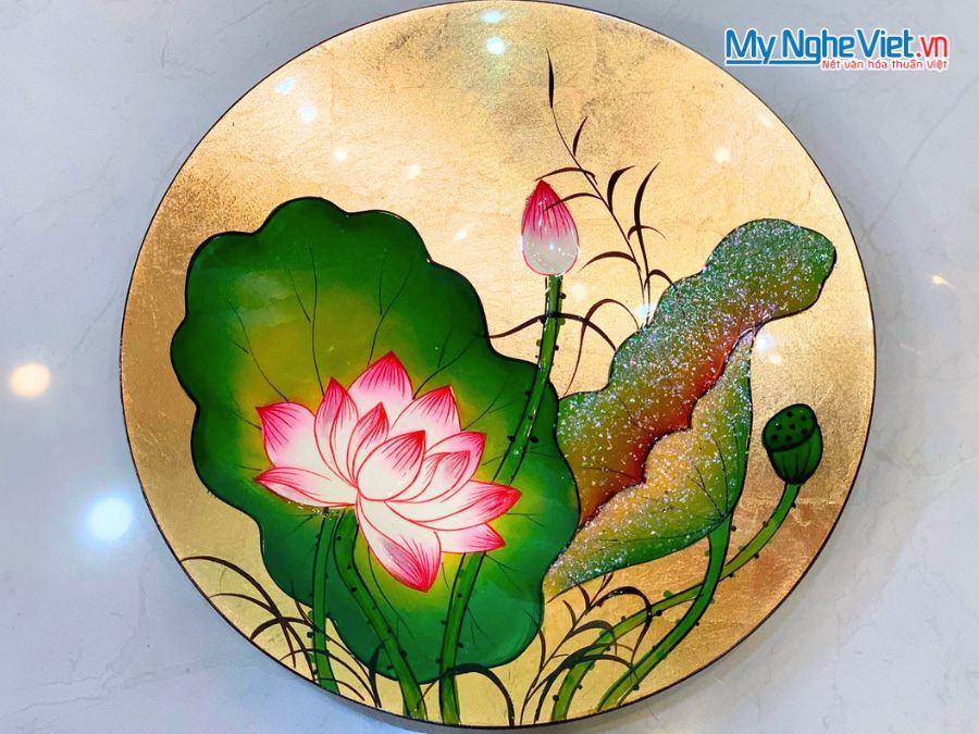 Tranh đĩa sơn mài hoa sen dát lá vàng