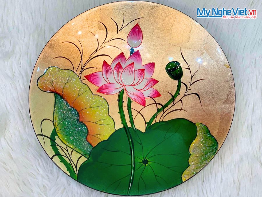 Tranh đĩa sơn mài hoa sen dát lá vàng