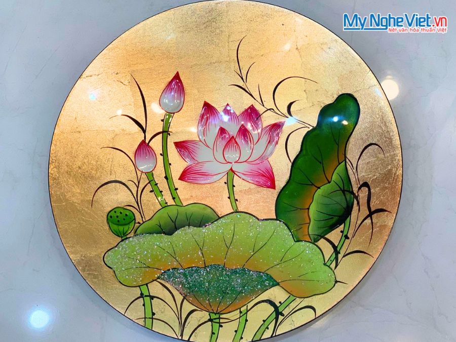 Tranh đĩa sơn mài hoa sen dát lá vàng
