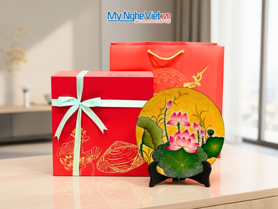 Tranh đĩa sơn mài hoa sen nền vàng