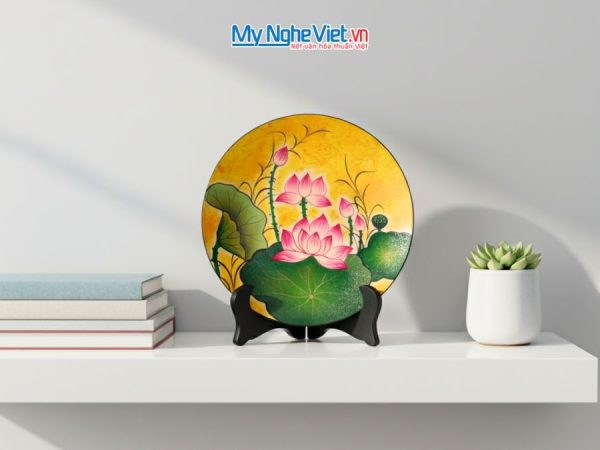 Tranh đĩa sơn mài hoa sen nền vàng