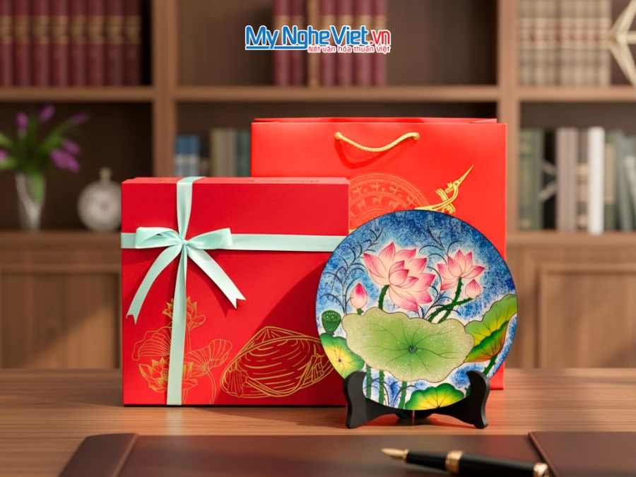 Tranh đĩa sơn mài hoa sen nền xanh dương