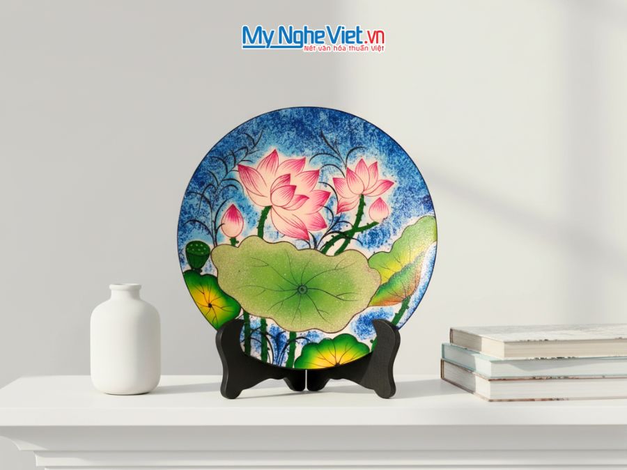 Tranh đĩa sơn mài hoa sen nền xanh dương