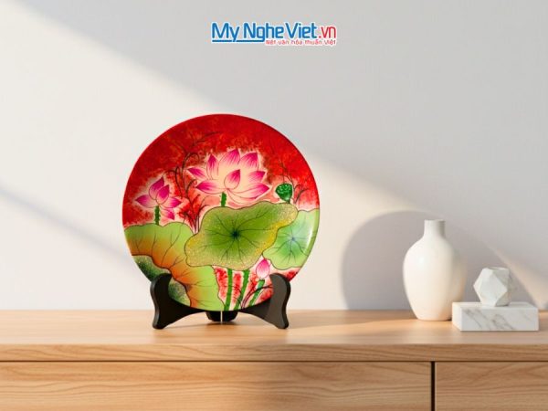 Tranh đĩa sơn mài hoa sen nền đỏ