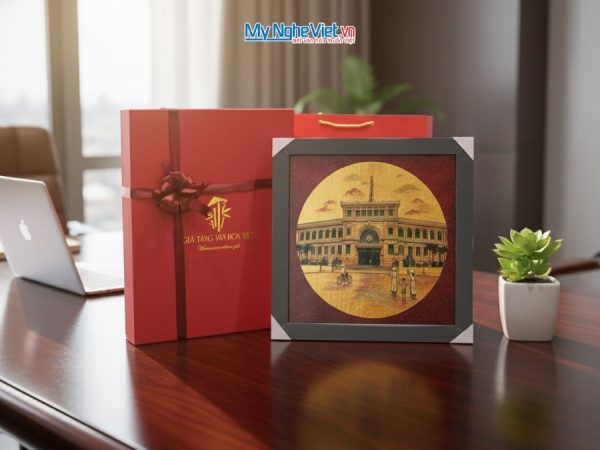 Tranh Sơn Mài Vẽ Bưu Điện Trung Tâm Sài Gòn 35x35cm