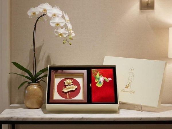 Combo quà tặng tranh đồng dát vàng 24k và hộp trang sức sơn mài cao cấp