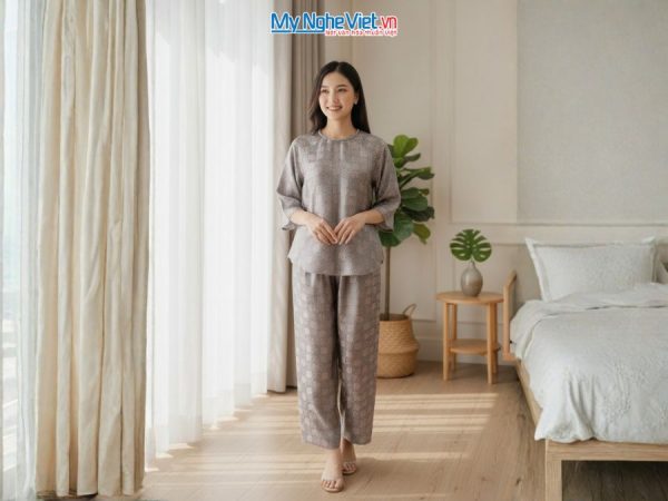 Đồ bộ lụa tơ tằm họa tiết song thọ màu xám