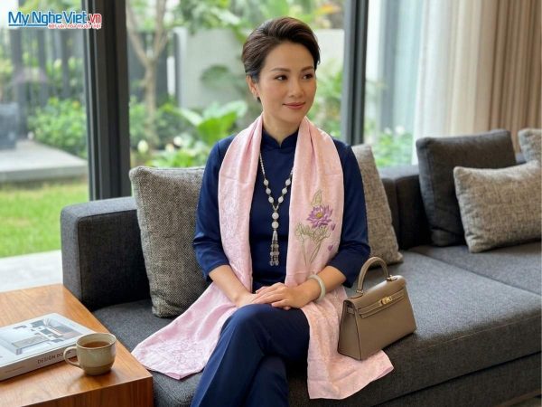 Khăn lụa tơ tằm thêu tay cao cấp