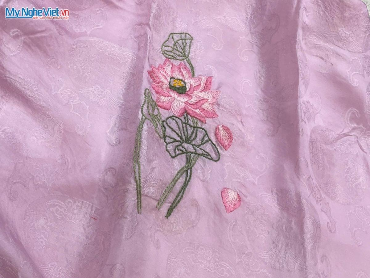Khăn lụa tơ tằm thêu tay cao cấp