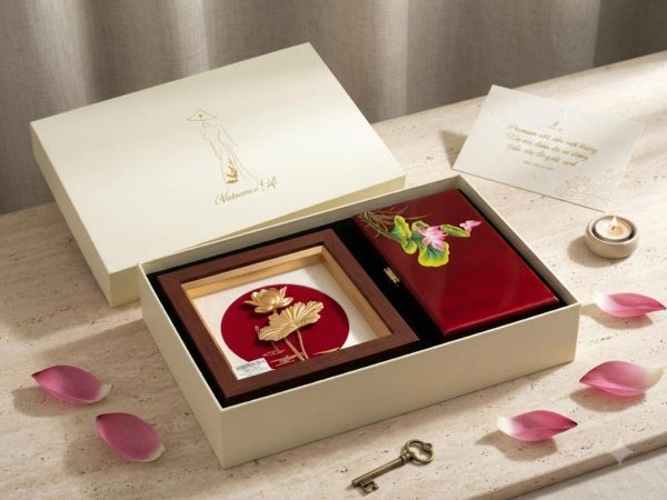Set Quà Tặng Hoa Sen - Quà Tặng Sếp/Đối Tác – Tranh Đồng Mạ Vàng 24K & Hộp Trang Sức Sơn Mài CBQT004