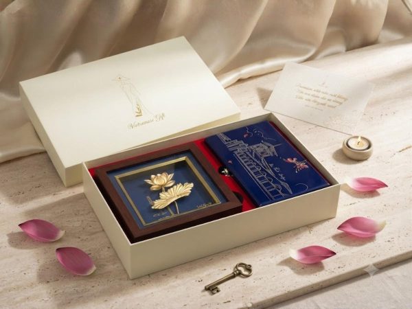 Set Quà Tặng Hoa Sen Việt Nam – Quà Tặng Sếp/Đối Tác - Tranh Đồng Dát Vàng 24K & Hộp Trang Sức Sơn Mài