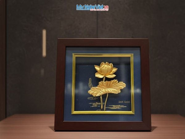 Tranh đồng hoa sen mạ vàng 24k