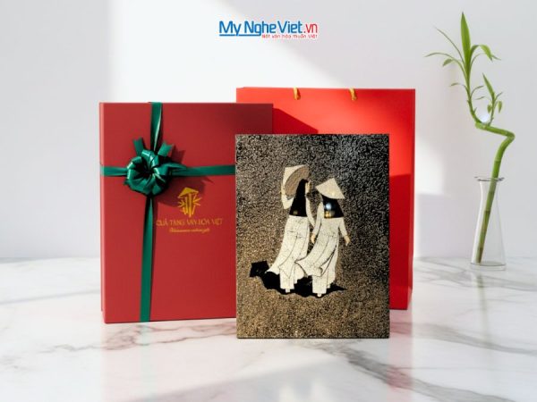 Tranh Sơn Mài Cô Gái Áo Dài Cẩn Vỏ Trứng