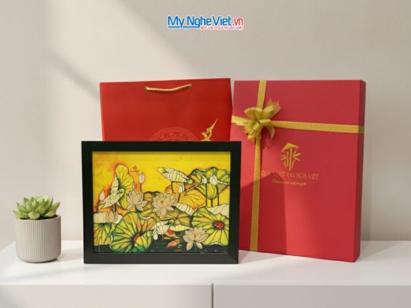 Tranh sơn mài vẽ hoa sen