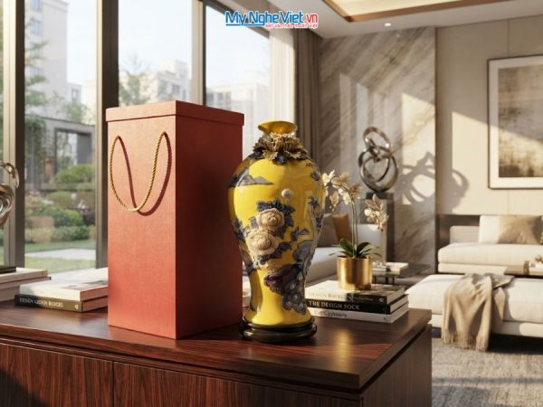 Bình Hút Tài Lộc Chim Công Men Vàng Đắp Nổi
