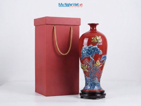 Bình Hút Tài Lộc Cá Chép Hoa Sen Men Đỏ Đắp Nổi