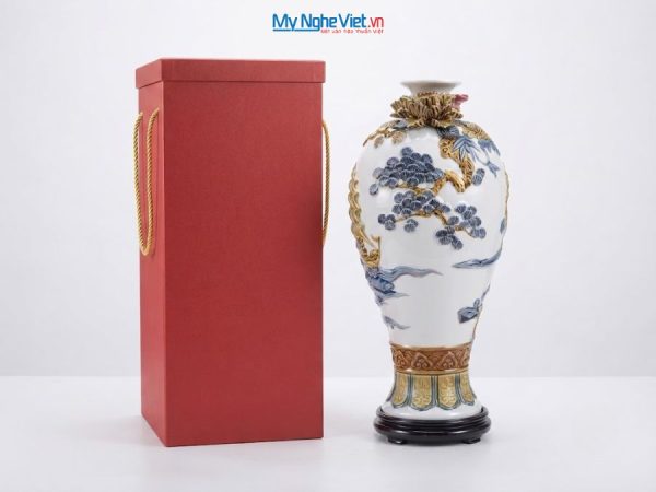 Bình Hút Tài Lộc Thuận Buồm Xuôi Gió Men Trắng Đắp Nổi