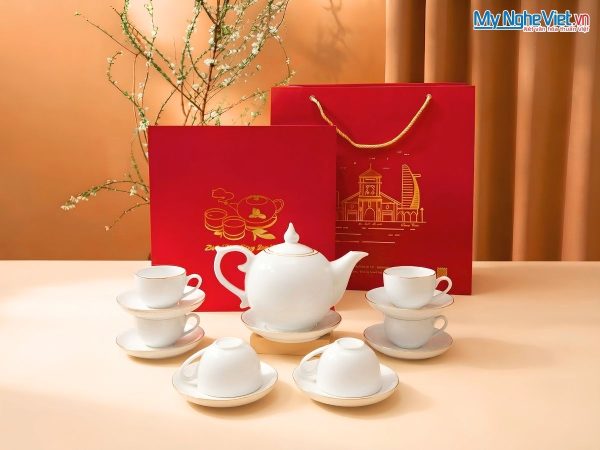 Bộ bình trà men trắng viền chỉ vàng kim