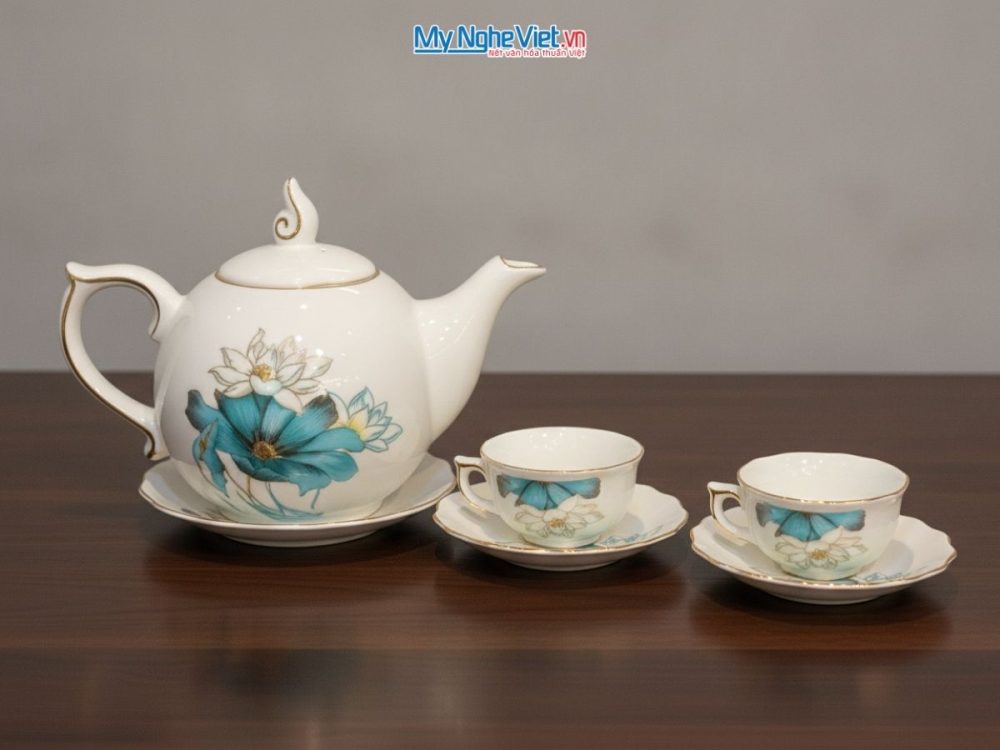 Bộ bình trà men trắng vẽ vàng kim hoa sen