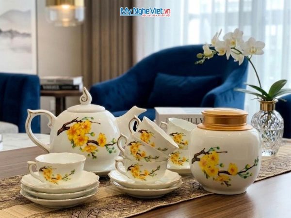 Bộ bình trà men trắng vẽ hoa mai