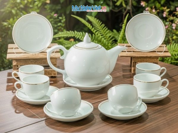Bộ bình trà men trắng viền chỉ vàng kim