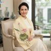 Khăn lụa đũi tơ tằm thêu tay hoa sen cao cấp