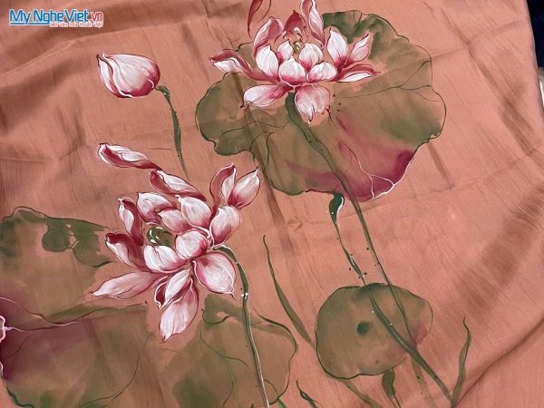 Khăn lụa tơ tằm vẽ tay hoa sen cao cấp