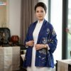 Khăn lụa tơ tằm vẽ tay hoa sen cao cấp