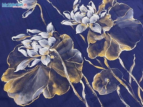 Khăn lụa tơ tằm vẽ tay hoa sen cao cấp
