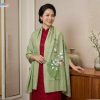 Khăn lụa tơ tằm vẽ tay hoa sen cao cấp